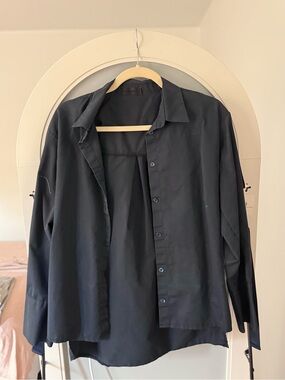 STYLE NANDA Navy Asymmetrical Cutout Sleeve Button-Up Shirt | Size L (Fits M)